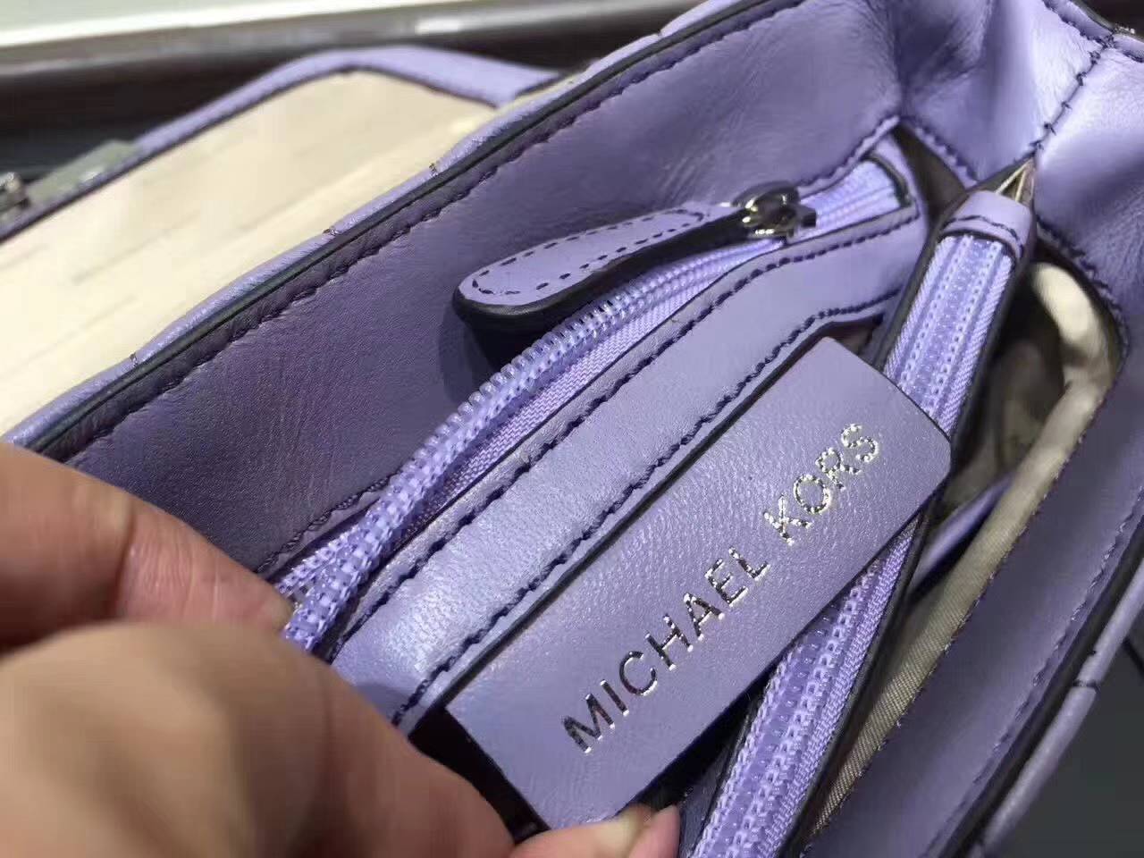 MK迈克科尔斯秋冬新款女包 紫色三角纹羊皮链条单肩包小号21CM