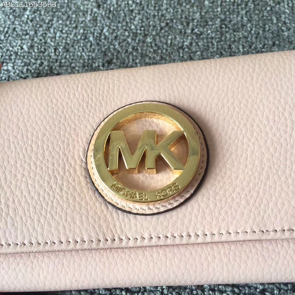 MK钱夹价格 迈克高仕裸粉色荔枝纹牛皮金牌Logo三折吸扣钱包20cm